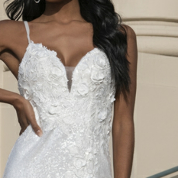 Wedding dress - Picture 2 of 7